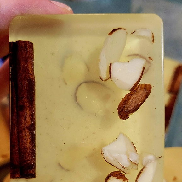 BeTTerSkin Holistics-Cinnamon Stick & Almond Slice Wildcrafted  Soap Baskets - Picture 4 of 6